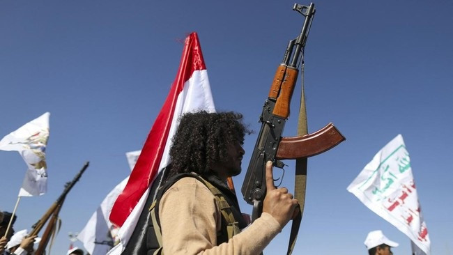 parade-rekrutan-baru-milisi-houthi-yang-akan-dikirim-ke-gaza-1_169.jpg