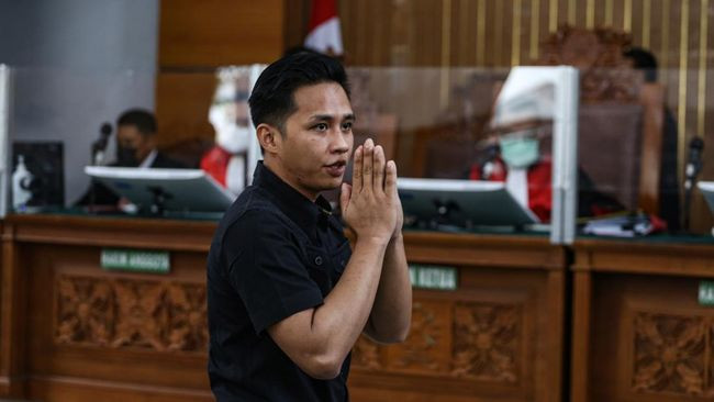 Penggemar Bharada E Penuhi Ruangan PN Jaksel Jelang Sidang Tuntutan 
