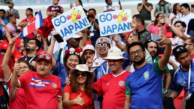 Demo Covid Meluas, TV China Sensor Penonton Piala Dunia Tak Bermasker