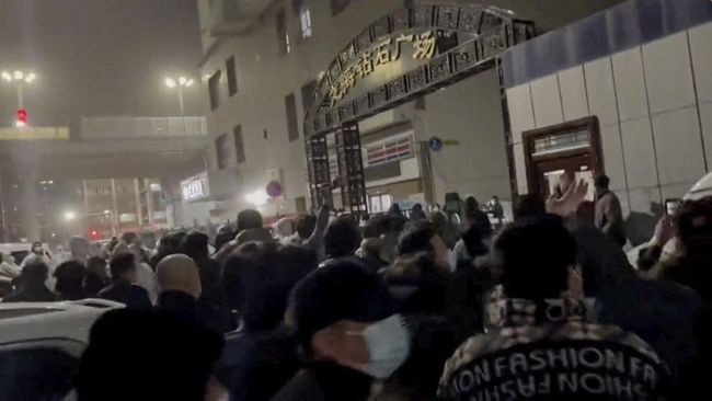 Demo China Tuntut Xi Jinping Mundur hingga Suporter Piala Dunia Rusuh