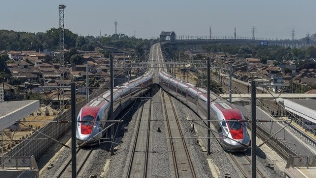 target-pengoperasian-kereta-cepat-jakarta-bandung-2_169.jpg
