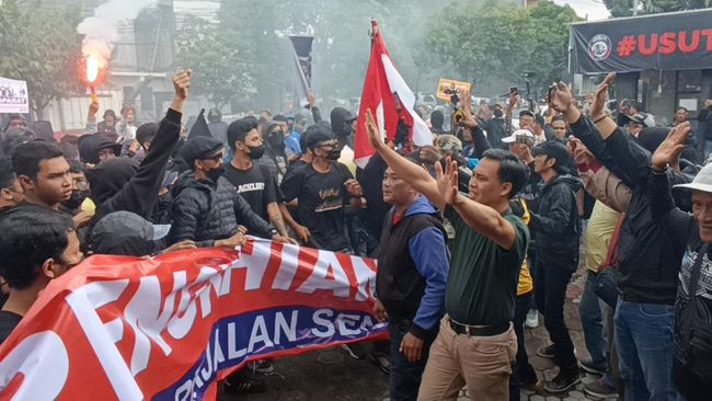Demo Ricuh Tuntut Tragedi Kanjuruhan, 107 Aremania Ditahan